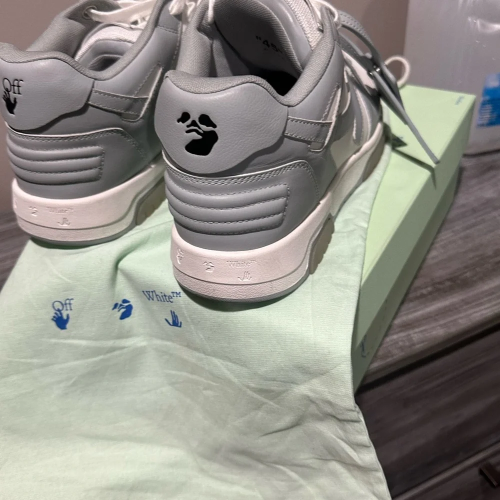 “ Off White “ —- “ Out of office “ Virgil Abloh - Picture 4 of 7